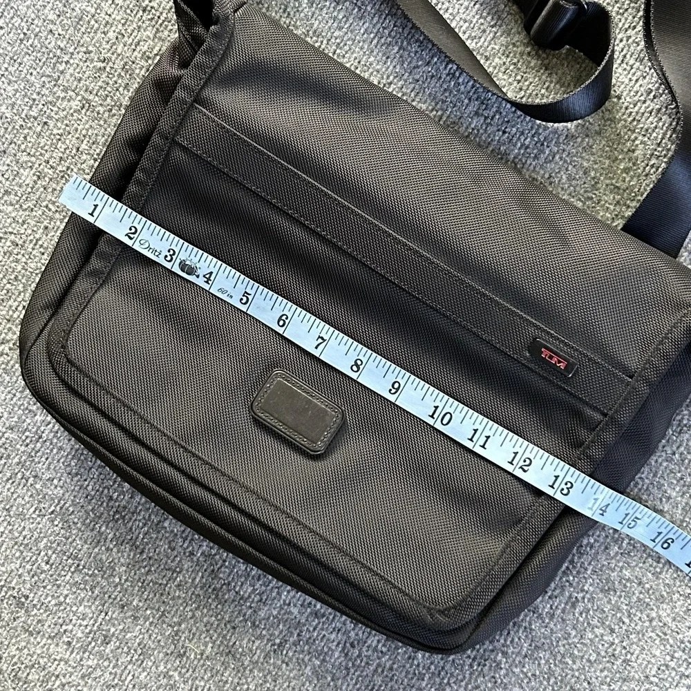 TUMI Alpha Black Ballistic Nylon Messenger Laptop Crossbody‎ Bag Slim EUC